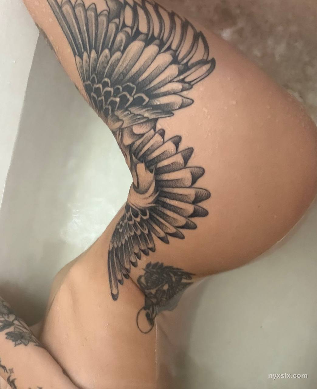 NYX SIX lenceria modelo webcam tatuada