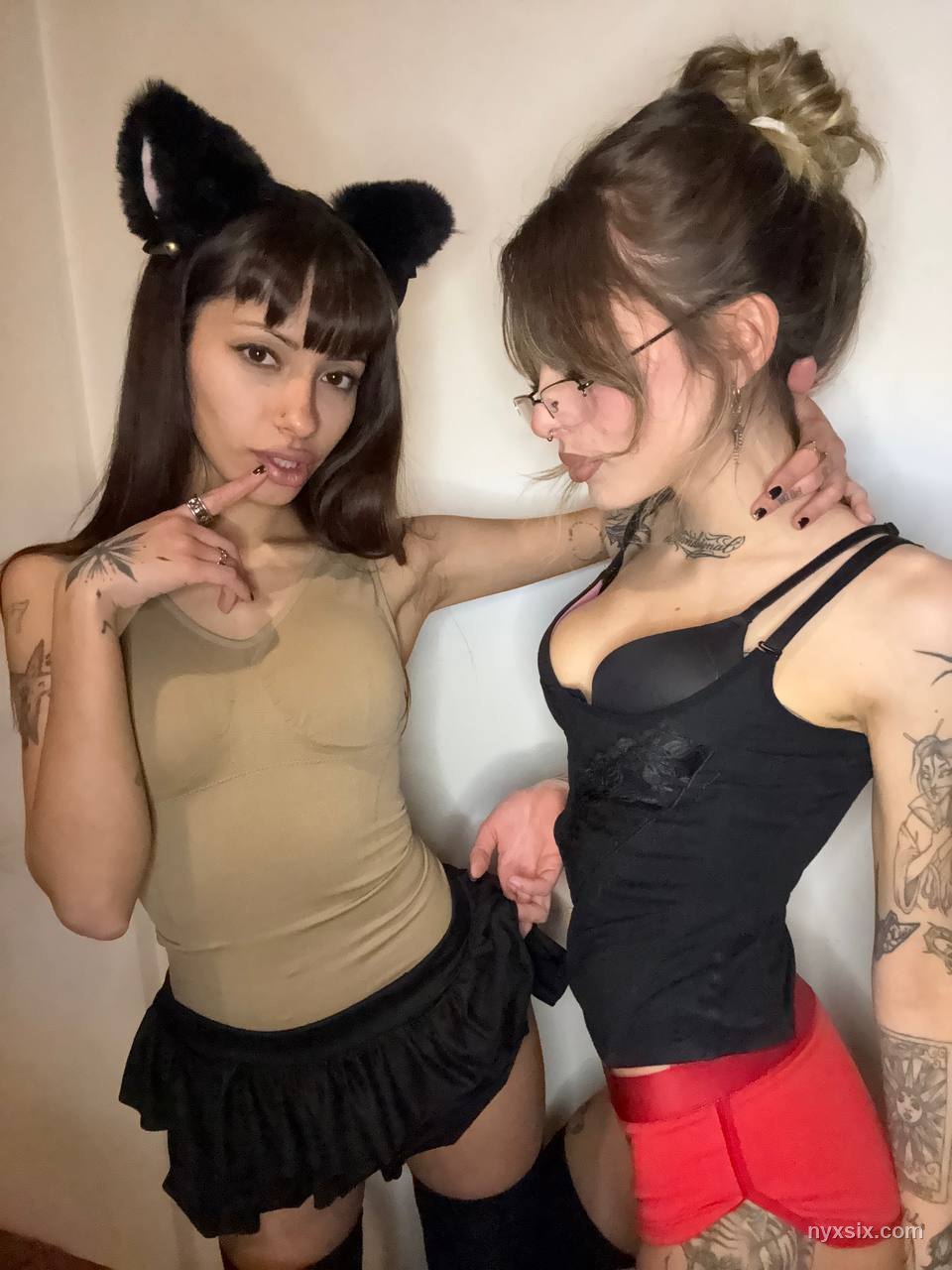 NYX SIX lenceria modelo webcam tatuada